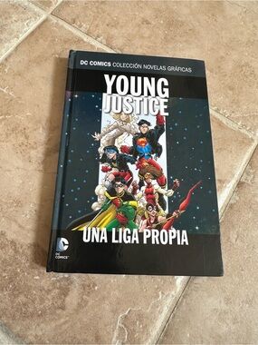 Young Justice League of Their Own DC Comics Graphic Novel Spanish Edition Book